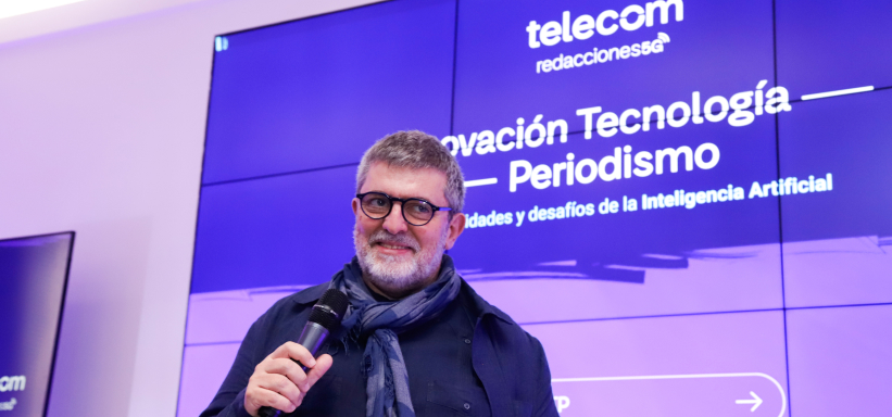 Fotografía de Mario en su última charla de Telecom en Buenos Aires.