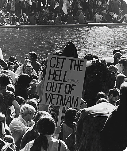 Fotografía de gente manifestándose.